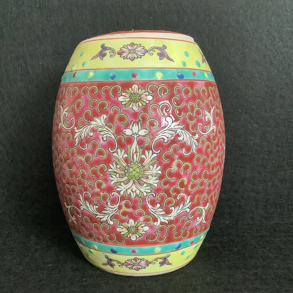 Vintage Chinese hand painted JingdeZhen porcelain jar.
